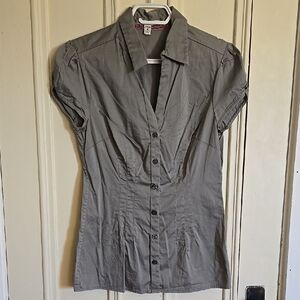 Women's Gray Button-Up Top